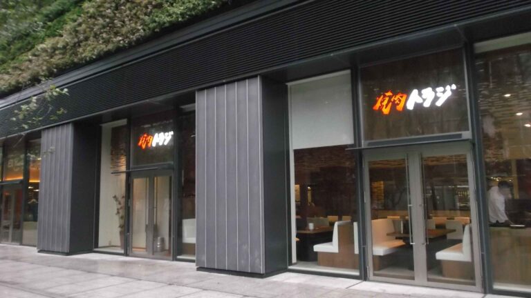 焼肉トラジの店内サイン：ガラス内側設置＆天吊りLED内照式チャンネル文字