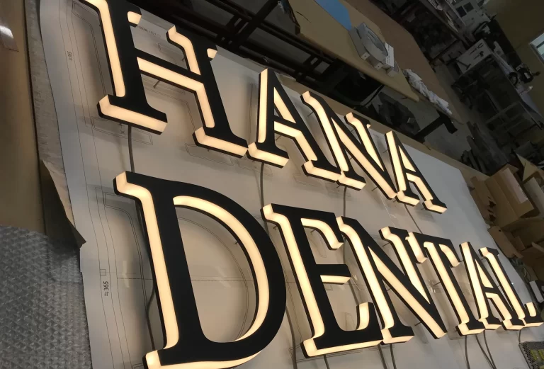 3Dプリンター文字で作る光る樹脂文字のクリニック看板製作事例