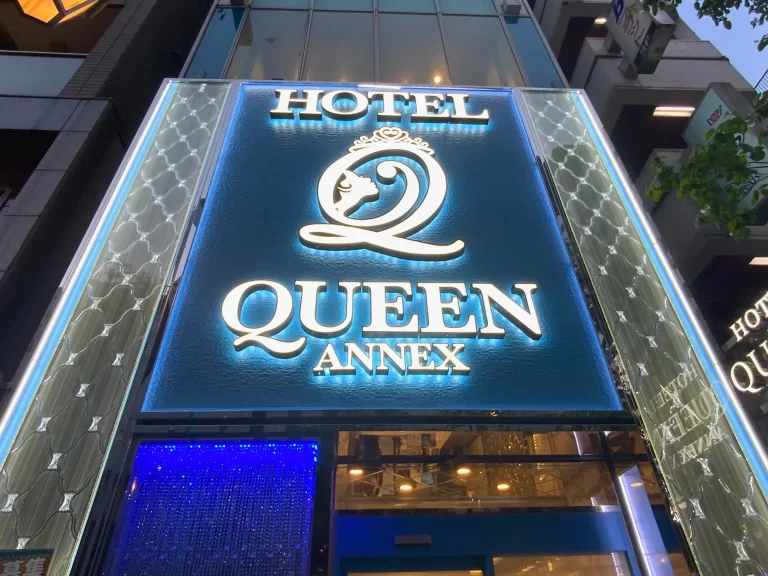 正面発光サインと背面発光の演出、ワンランク上の演出方法