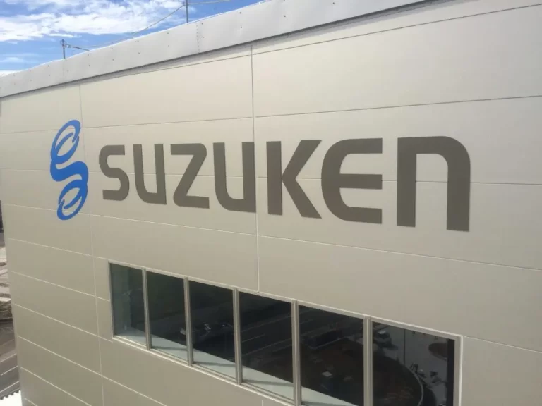 お店の顔になる文字モニュメント!素材選びで失敗しないための人気素材の特徴と選び方