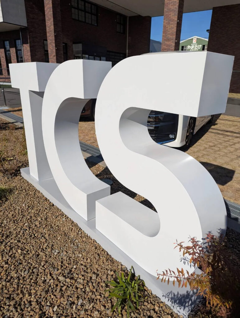 街角でふと目が留まる自立看板が持つ独自の魅力と毎日を彩るデザインについて