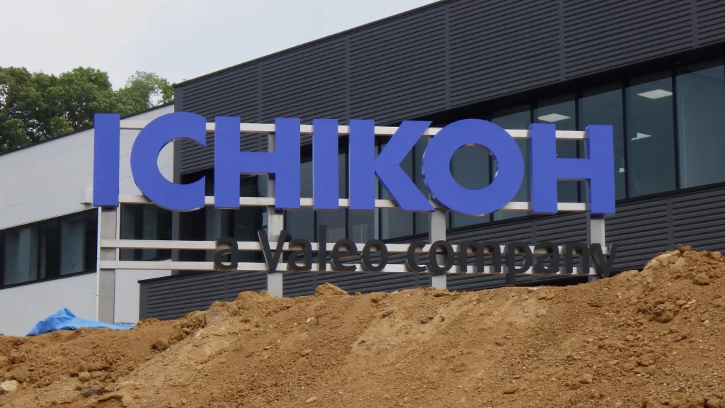 大きなモニュメントでインパクトのある印象から社風までイメージを伝える